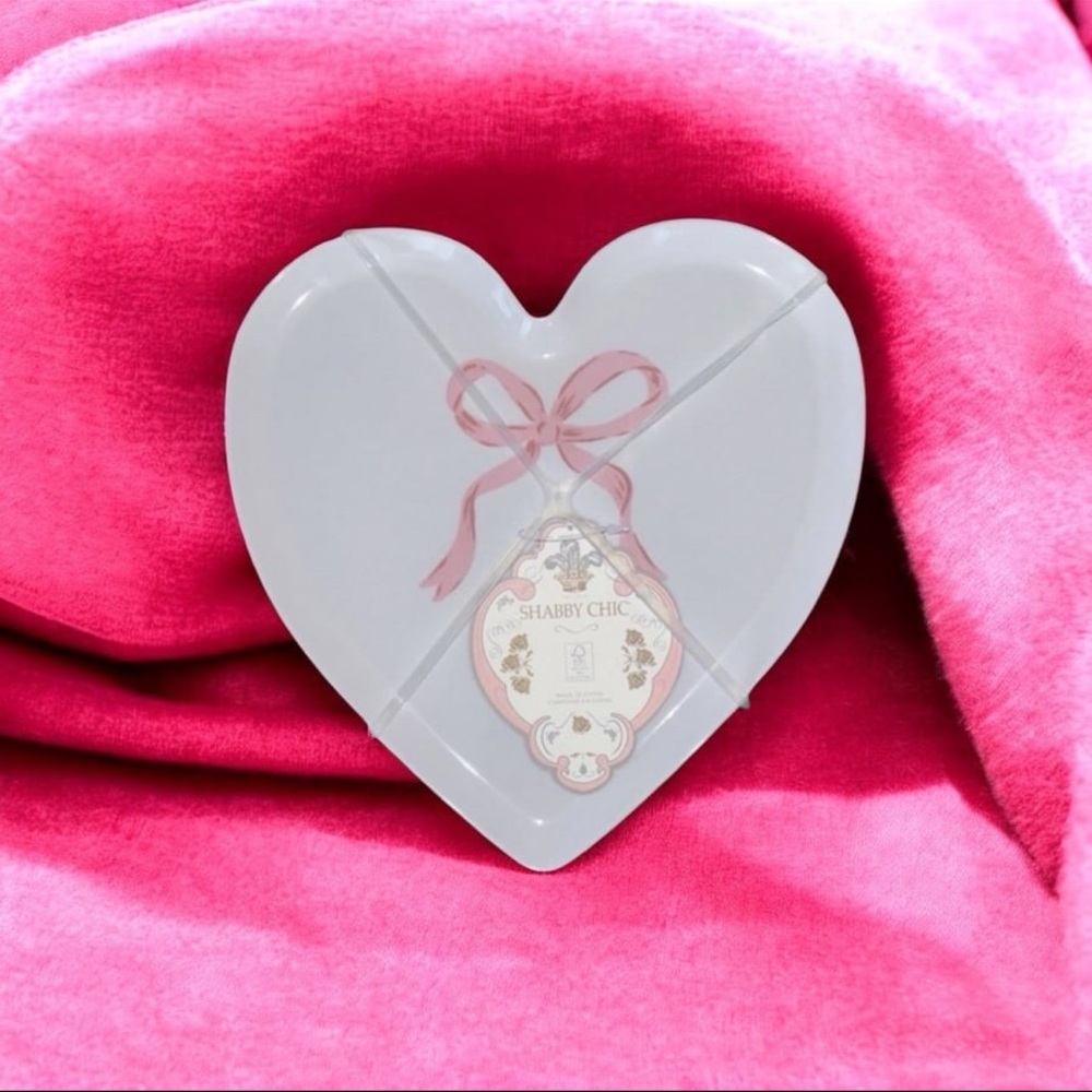 Shabby chic Heart-Shaped White Plates with a pink bow set of 4